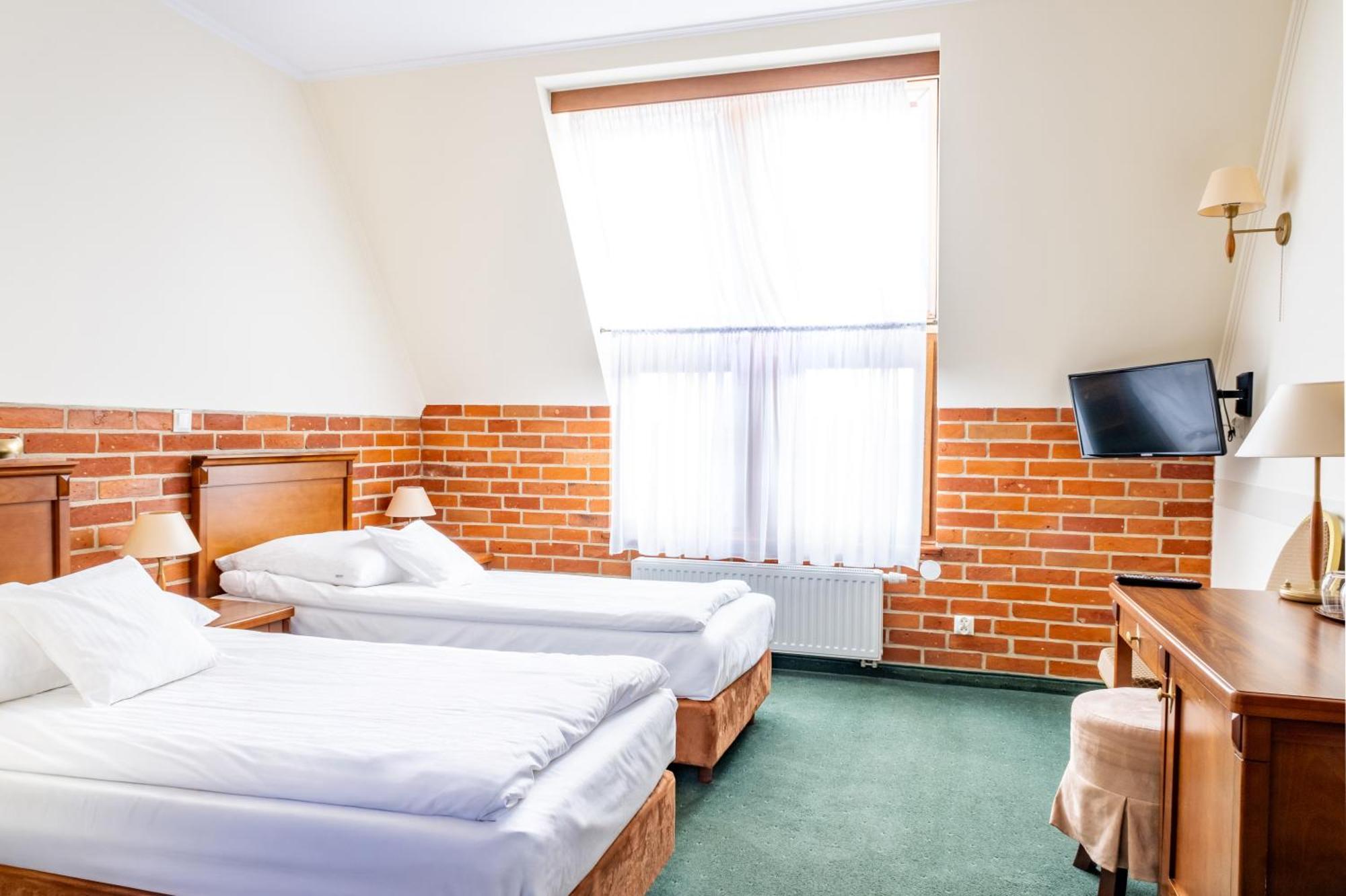 Hotel Szymbark Szymbark  Buitenkant foto