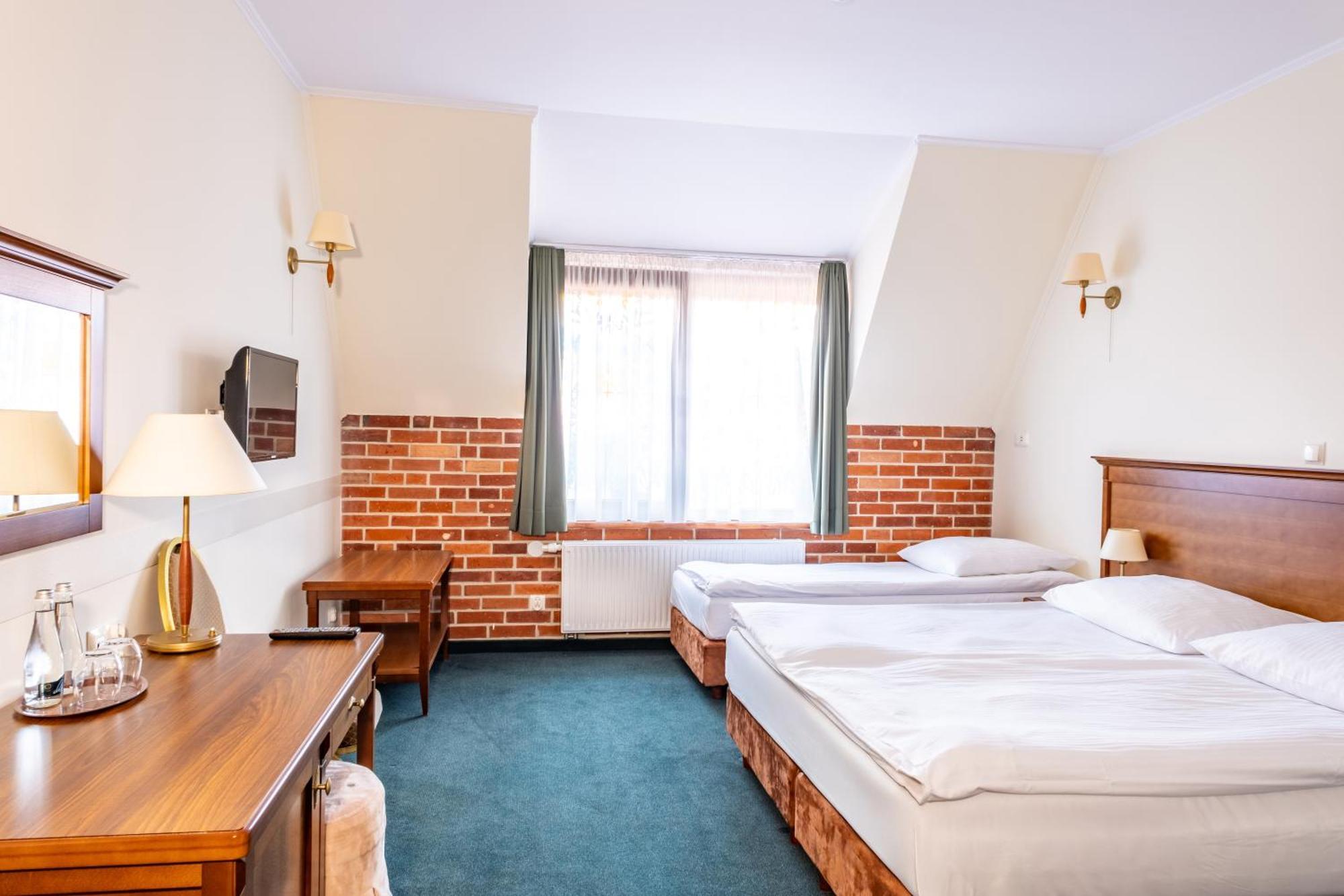 Hotel Szymbark Szymbark  Buitenkant foto