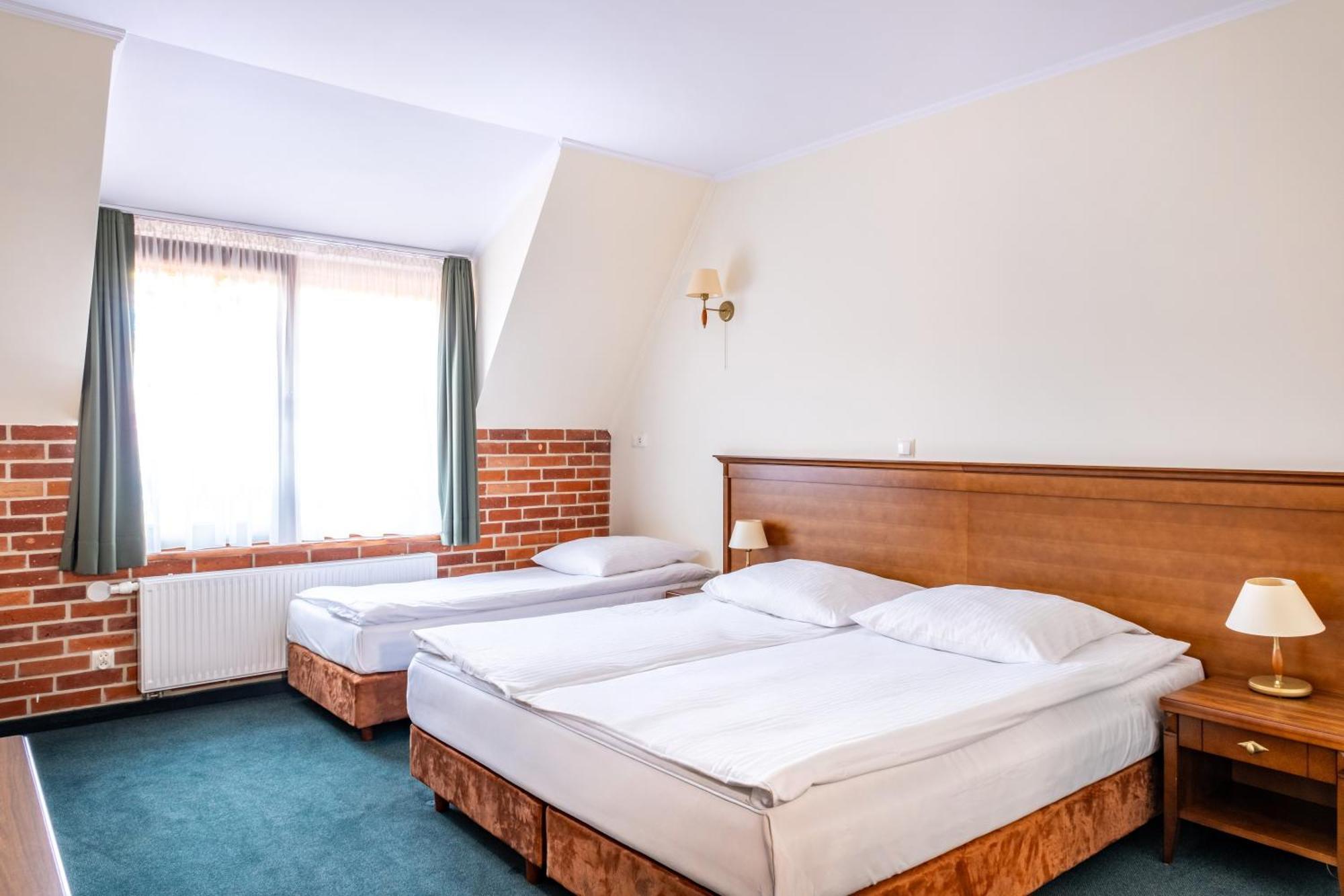 Hotel Szymbark Szymbark  Buitenkant foto